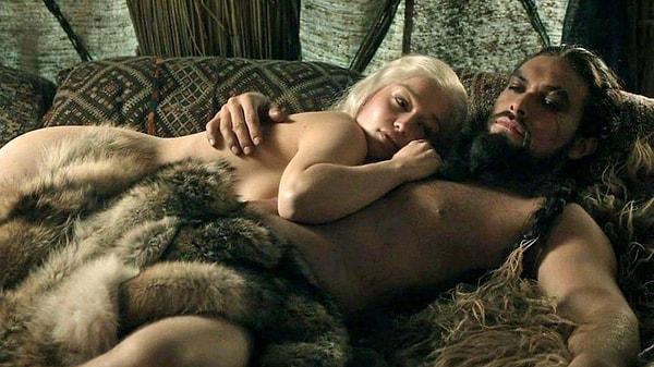 Diziyi izlediyseniz Daenerys Targaryen ve Khal Drogo'nun düğün gecesindeki o malum sahnesini de mutlaka biliyorsunuzdur.
