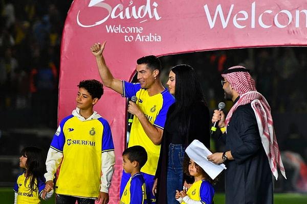 37 yaşındaki yıldız oyuncu son olarak İngiltere Premier Lig ekibi Manchester United ile yollarını ayırarak Suudi Arabistan kulübü Al Nassr'a imza atmıştı.
