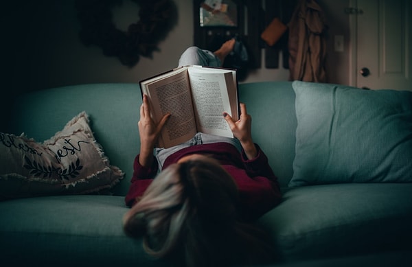 6. «Этюд в багровых тонах» — первая детективная повесть, открывающая цикл произведений о знаменитом сыщике Шерлоке Холмсе. Да или нет?