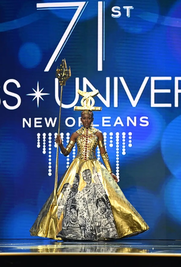 Мисс Гана Энграция Афуа Мофуман совместила в костюме королевский и воинский наряд