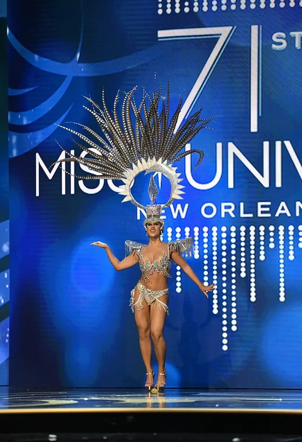 Мисс Уругвай Карла Ромеро появилась в костюме, вдохновленным Кандомбе — уругвайским стилем музыки и танца