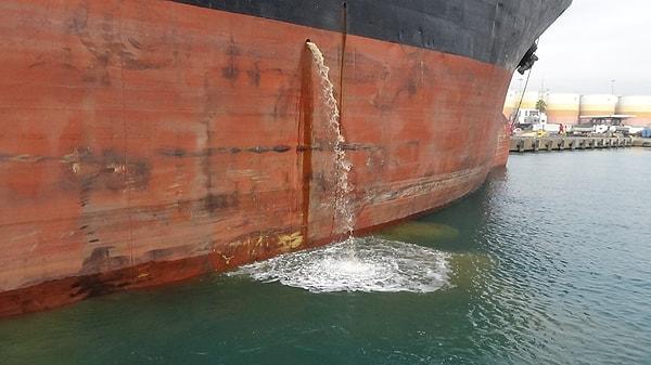 Dün de denizi kirletmeye devam eden gemiye bu defa 6 milyon 387 bin TL ceza kesildi. Toplam 10 milyon 61 bin TL ceza kesilen gemiyle ilgili işlemlerin sürdüğü bildirildi.