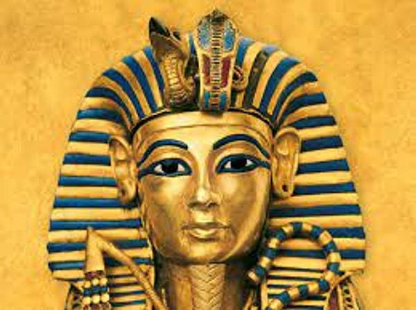 Eski Mısırlılar en yenilikçi uygarlıklardan biri olarak bilinir. Piramitlerden dini geleneklere her detayları ile tarihçileri ve tarihe ilgisi olan herkesi büyülemişlerdir. Eski Mısır ile ilgili, ilgi çekici bir diğer detay da kadın ve erkeklerin makyaj tarzıdır.