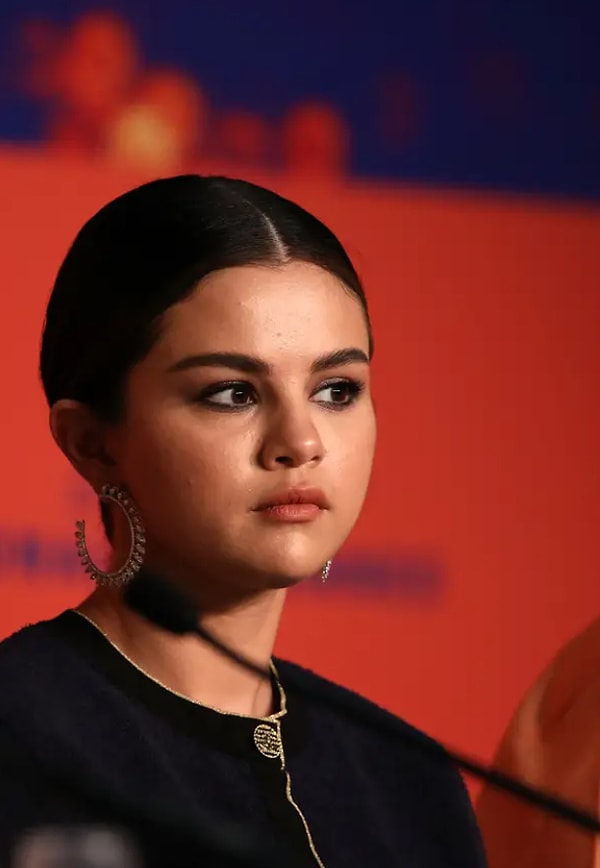 К сожалению, после актрисе начали писать обидные комментарии в Сети. Хейтеры изрядно прошлись по фигуре Селены. Но вместо того, чтобы вступать в перепалку и отвечать такой же грубостью, Гомес поступила мудро и элегантно