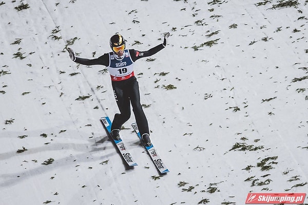 Türkiye Kayak Federasyonundan yapılan açıklamaya göre, Zakopane şehrinde organize edilen Dünya Kupası elemelerinde Fatih Arda, 130 metrelik atlayışıyla en iyi 30 sporcu arasına girerek finale kaldı.