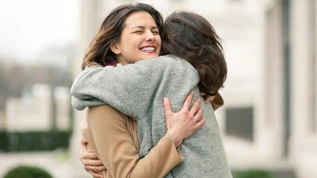 3. The reason you feel relaxed and happy when you hug someone you love is your body's secretion of happiness hormone.