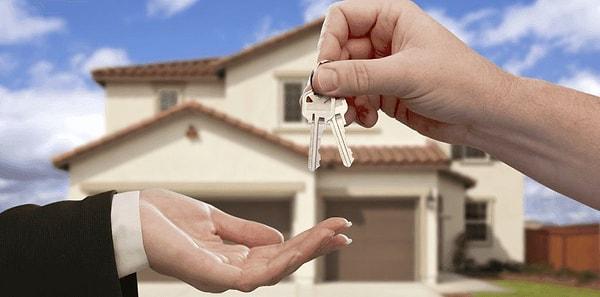 1. Ev sahibi kiracıya evi sözleşmede belirtilen tarihte teslim etmekle yükümlüdür.