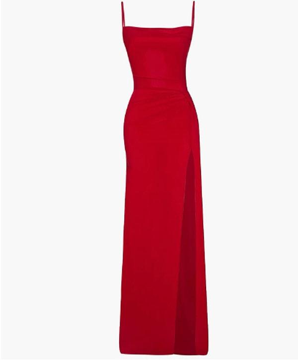 Kırmızı klasik, asil bir elbise. Adeta Koç burcu kadını için yaratılmış.