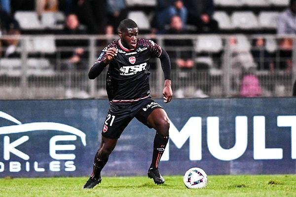9. Beşiktaş, Valenciennes forması giyen 21 yaşındaki Fransız orta saha Mohamed Kaba ile ilgileniyor. (A Spor)