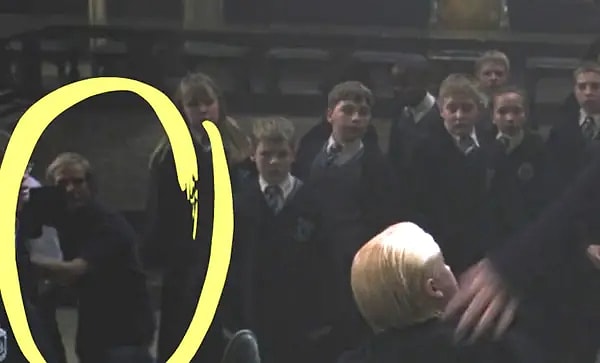 20. Harry Potter ve Sırlar Odası'nda, sahnelerden birinde bu kameramanı görebilirsiniz.