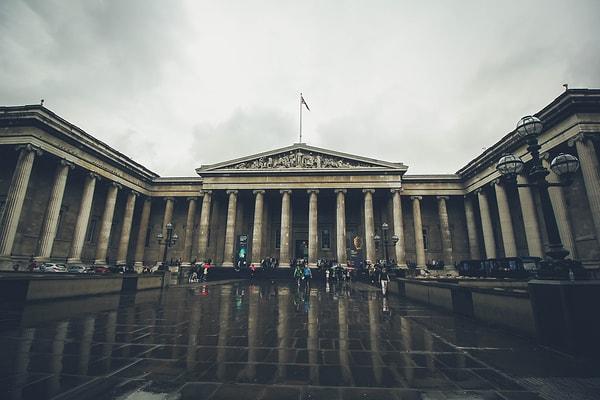 Reşid Taşı şu anda dünyanın en ünlü arkeolojik eserlerinden biri olarak kabul edilmektedir ve Londra'daki British Museum'da sergilenmektedir.
