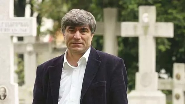 Üç kardeşiyle birlikte Ermeni Protestan Kilisesi'nin ilkokulunda okudu. Daha sonra, Surp Haç Tıbrevank Ermeni Lisesi'nde yatılı olarak eğitim aldı.