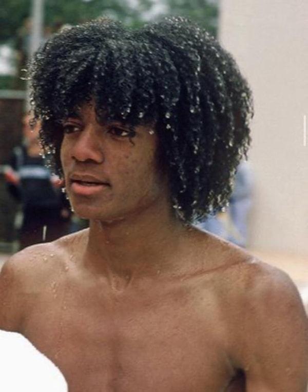7. Michael Jackson'ın estetik ameliyatlar geçirmeden önceki son halini gözler önüne seren fotoğrafı👇