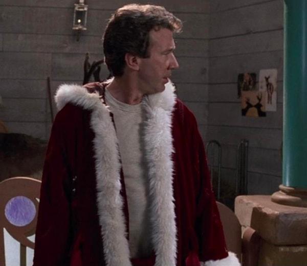 6. Santa Clause (1994) filmindeki arka planda iki geyiğin öpüştüğü bir fotoğraf görebilirsiniz. 😂