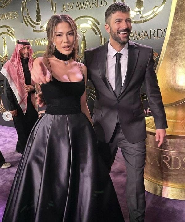Demet Özdemir ve Engin Akyürek çifti Riyad'da düzenlenen Joy Awards'e katıldı.