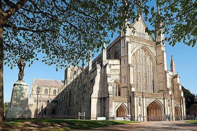 8. Winchester Cathedral (England)