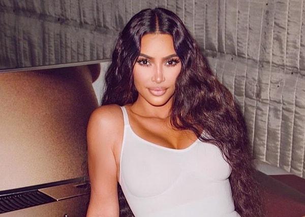 Magazin dünyasının en ünlü olan Kim Kardashian'ı artık sadece influencer olarak değil iş insanı kimliği ile de tanıyoruz bildiğiniz gibi.