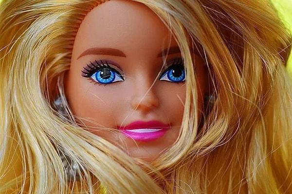 Bir çocuk oyuncağına aşırı önem yükleniyor gibi görünebilir ancak, 60 yıllık süreçte Barbie'nin neredeyse artık bir kültürel mihenk taşı olduğu söylenebilir.
