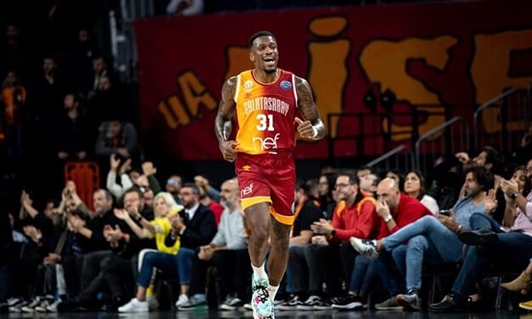 Dylan Ennis 14.7 sayı ortalaması ile Galatasaray'ın en skorer ismi olurken Ennis'i 14.3 sayı ortalaması ile McGee takip ediyor.