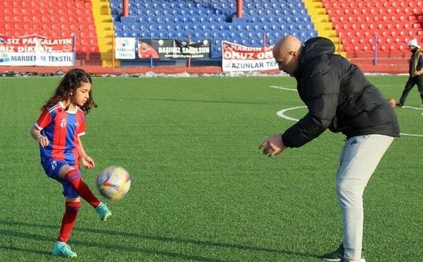 10 yaşındaki 'Mardinli Ronaldinho' ya da 'Küçük Messi' lakapları verilen Beşir yetenekleriyle göz kamaştırıyor.