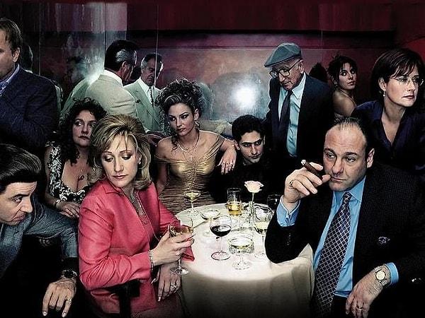 'The Sopranos' dizisinden uyarlanacak olan dizide ailesinden miras kalma bir gece kulübünü işleten Aslan'ın ve Aslan'ın ailesine psikolojik destek veren Devin'in hikayesini izleyeceğiz.