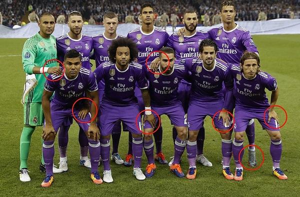 Futbolcuların 1 sene sonra verdikleri poz bile aynı. Marcelo arkadaşlarının bacaklarını tutuyor, Casemiro dümdüz hedefe odaklanmış.