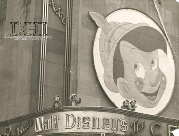2. Walt Disney, Pinokyo'nun galası için kukla gibi giyinmeleri ve çocukları selamlamaları için 11 cüceyi işe aldı.