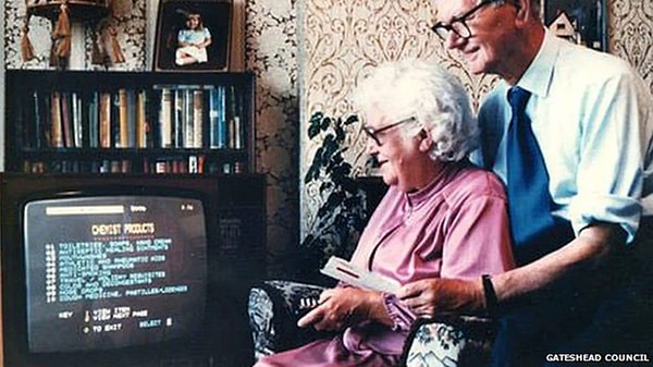 1. 1974'te 72 yaşındaki Jane Snowball videotex isimli cihazla televizyon üzerinden bakkala sipariş verdi.