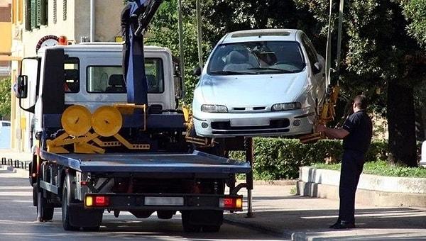 Alınan kararla İstanbul'da park yasağı nedeniyle araç çekme ücreti 250 liradan 400 liraya çıktı.