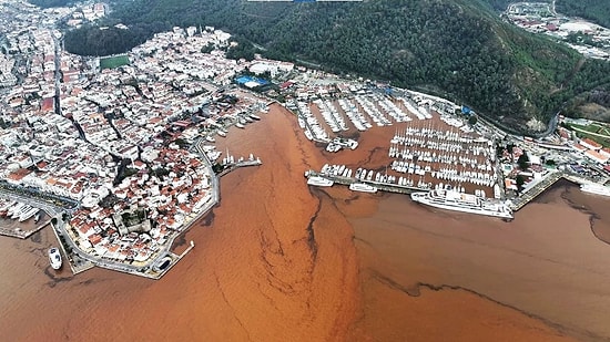 Muğla'da Sağanak Yağış: Deniz Kahverengiye Boyandı