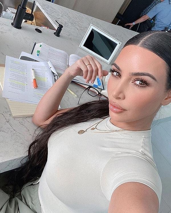 13. 'Skims' isimli iç giyim markasıyla büyük başarı yakalayan Kim Kardashian, Harvard İşletme Okulu'nda bir derse katılarak markasından bahsetti.
