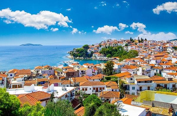 Yatın konumundan anlayacağınız üzere Şeyh’in en sevdiği tatil bölgeleri Ege Denizi ve Yunanistan’da, özel olarak da İskados adası!