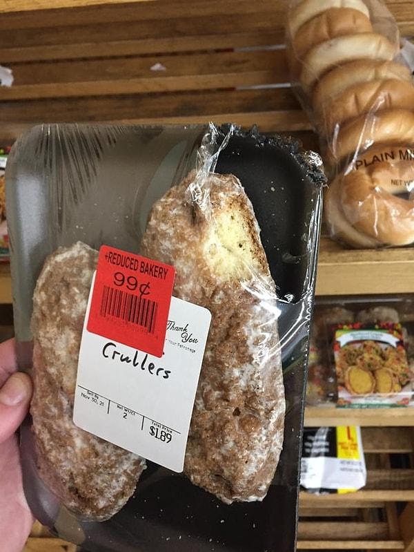3. Bi' ısırık alıp bırakılan ekmeği yarı fiyatına indirmişler, ne kadar düşünceli bir market.