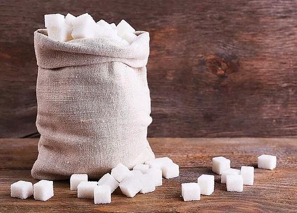 Gündelik hayatta bol bol tüketilen şekerler, pancardan ve şeker kamışından üretilmektedir.