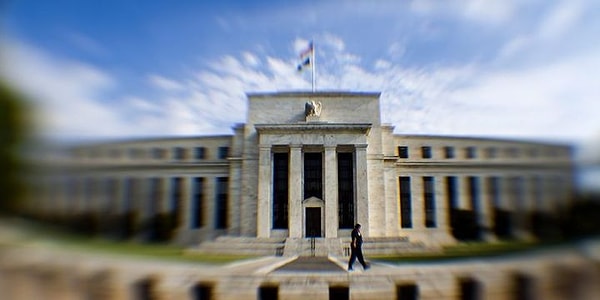 ABD Merkez Bankası (Fed), gösterge faiz oranını yüzde 4,50 seviyesinden 25 baz puan artırımlar yüzde 4,75 seviyesine yükseltti.