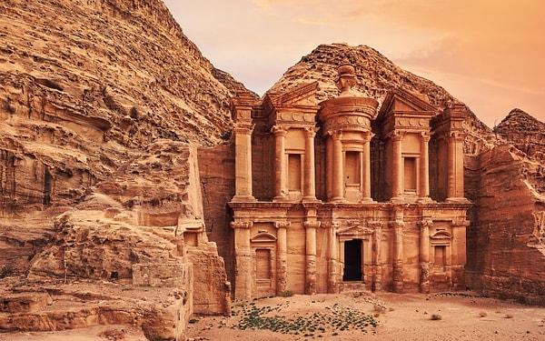 2. Petra Antik Kenti hangi ülkede yer almaktadır?