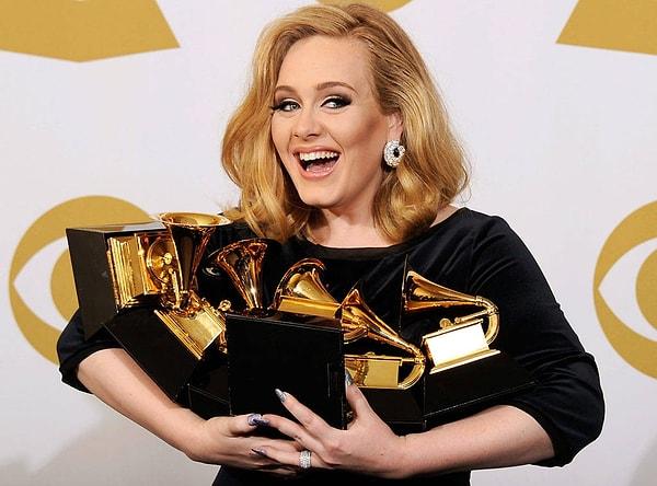 Olaylı gecenin sonunda '25' adlı albümüyle "Yılın Kadın Sanatçısı", "Yılın Albümü" ve "Yılın Şarkısı" ödüllerini kazanan Adele ise "Yılın Albümü" ödülünü almak için sahneye çıktığı sırada ödülü Beyonce'nin hak ettiğini söyleyerek herkesi şaşkını çevirdi.