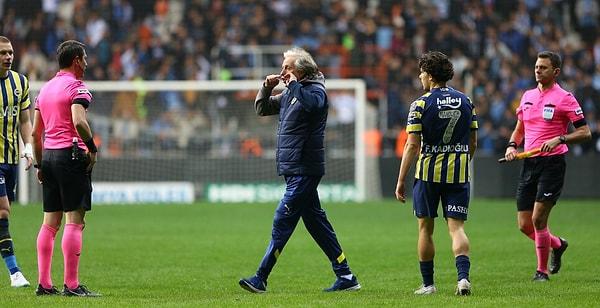Ali Palabıyık'ın kararlarına maç sonunda tepki gösteren Fenerbahçe teknik direktörü Jorge Jesus kırmızı kart gördü.