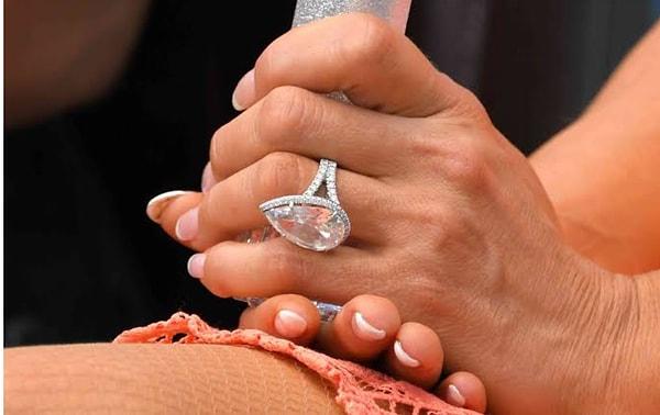 7. Paris Hilton 24 karat Harry Winston yüzüğü: 4.7 milyon dolar