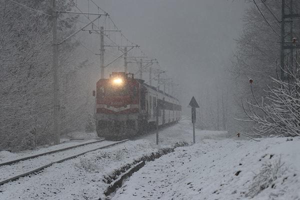 Adana ve Mersin'in yüksek kesimlerinde kar yağışı etkili oldu