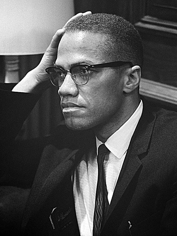 8. Malcolm X, müslüman siyahi Amerikalıların sosyal, ekonomik ve siyasi bağımsızlığı için kurulan İslam Ulusu'nun sözcüsüydü.