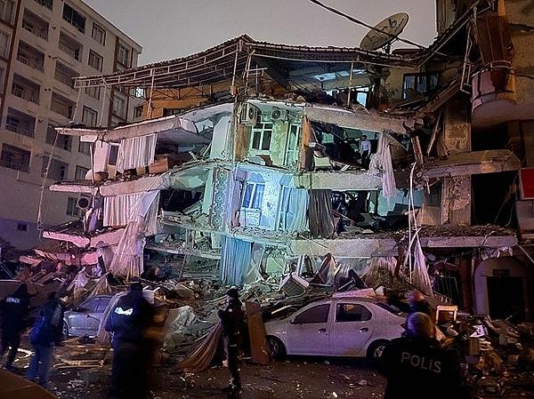 Hepimiz Kahramanmaraş ve Gaziantep'te meydana gelen depremlerle sarsıldık.