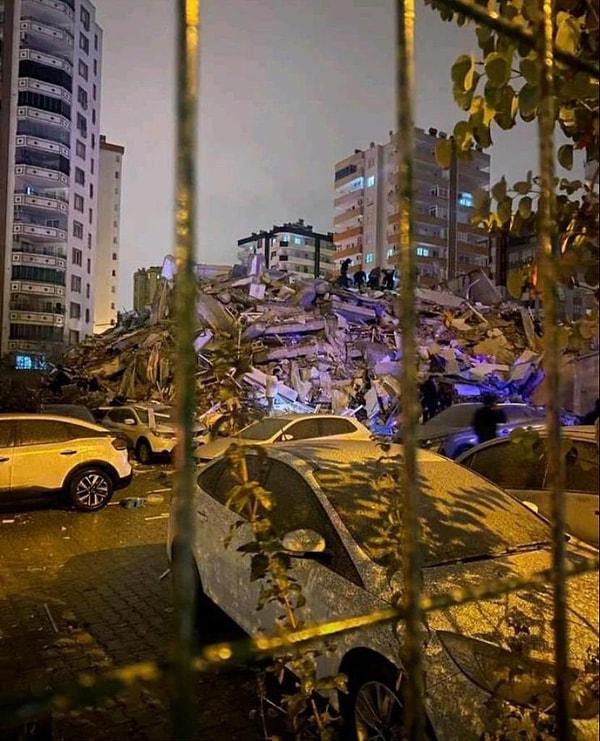 Sabaha karşı Kahramanmaraş'ta gerçekleşen ve büyüklüğü 7,7 olan bir depremle felakete uyandık.
