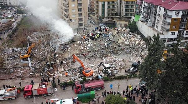 Büyüklüğü ilk olarak 7.4 olarak açıklanan ve merkez üssü Kahramanmaraş'ın Pazarcık ilçesi olan depremin şiddeti AFAD tarafından 7.7 olarak revize edildi.