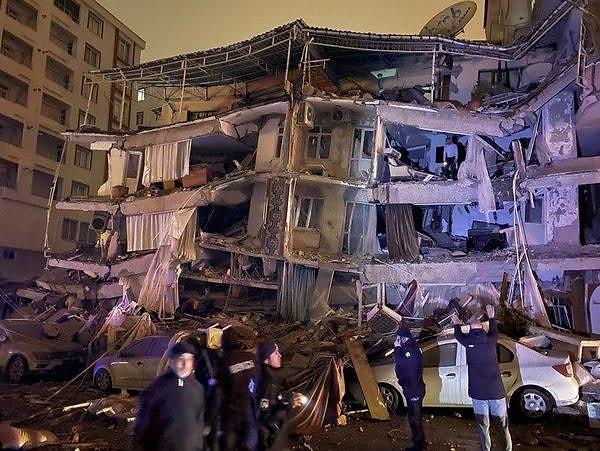 Merkez üssü Kahramanmaraş'ın Pazarcık ilçesi olan 7.7 şiddetindeki deprem birçok şehrimizde büyük yıkımlara sebep oldu.