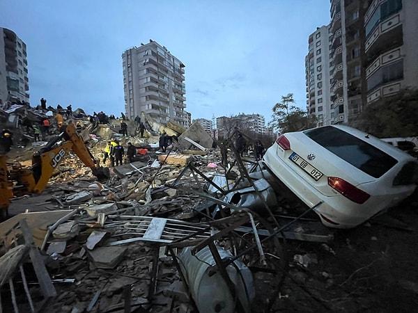 Güneydoğu Bölgesi'nde meydana gelen iki büyük ve pek çok artçı depremin ardından şimdilik açıklanan rakamlara göre 2 bin 834 evde hasar bulunuyor.