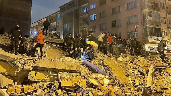 6 Şubat günü Kahramanmaraş merkez üssünde önce sabaha karşı 7,7 büyüklüğündeki deprem; ardından öğlen 13.24'te 7,6 büyüklüğünde bir deprem daha gerçekleşti.