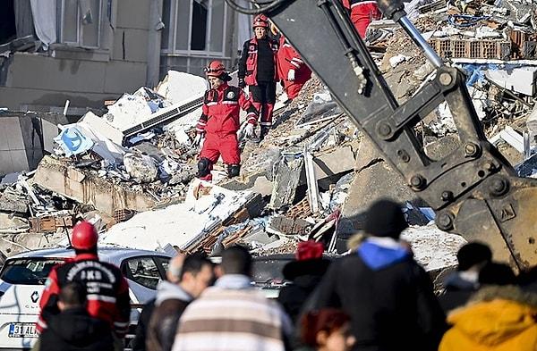 Dün Türkiye korkunç bir depremle uyandı: Kahramanmaraş'ın Pazarcık ilçesinde saat 04.17'de meydana gelen deprem hepimizin yüreğini parçaladı.
