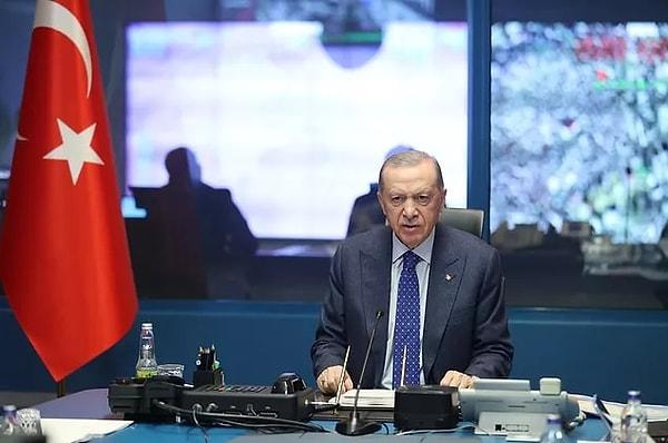 Cumhurbaşkanı Recep Tayyip Erdoğan, deprem sonrası yıkım yaşanan 10 ilde üç aylık olağanüstü hal ilan edildiğini açıkladı.