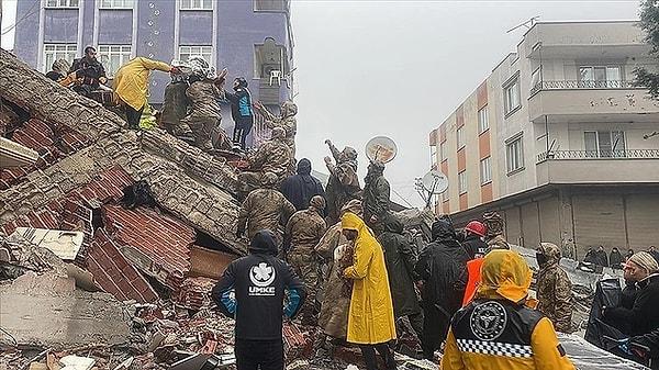 Arama kurtarma çalışmaları devam ederken yine Kahramanmaraş'ta 7.6 büyüklüğünde bir deprem daha meydana geldi.